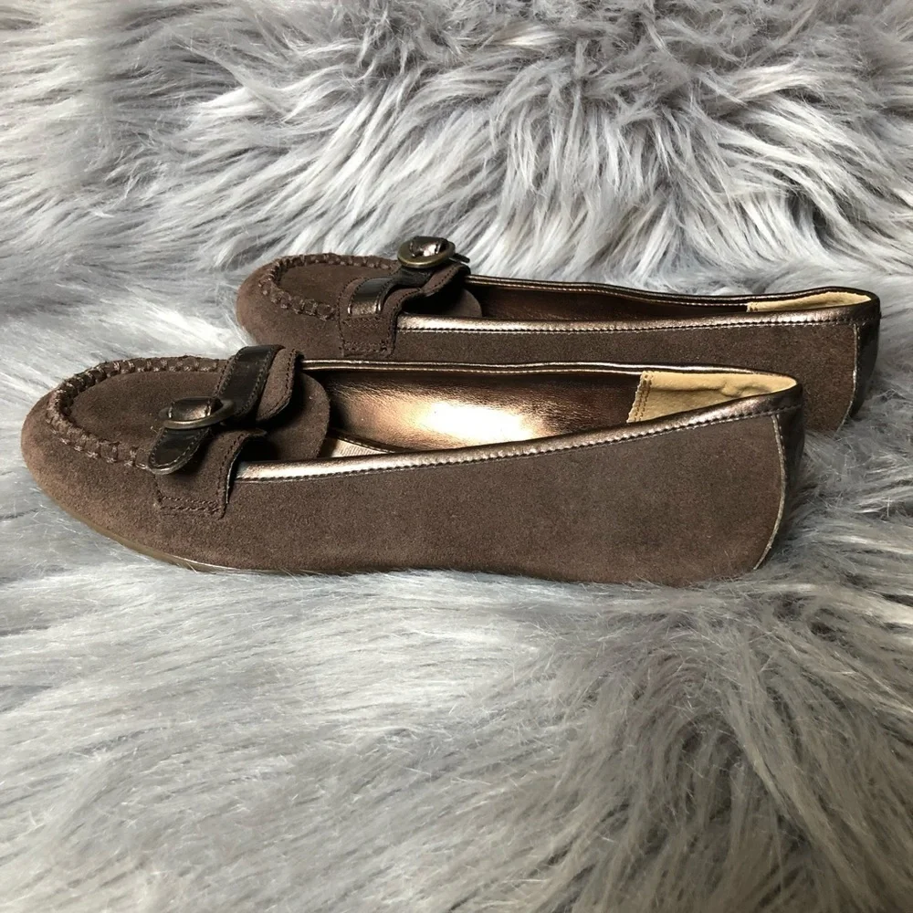 Jessica Simpson Kids Suede Loafer w Buckle in Brown & Bronze. Size 5